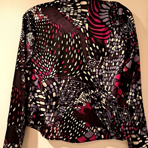 Polyester patterned button down blouse - Picture 2 of 6